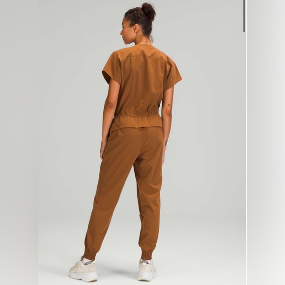 good as new Lululemon Stretch Travel Woven Jumpsuit in Copper Brown - Picture 2 of 3
